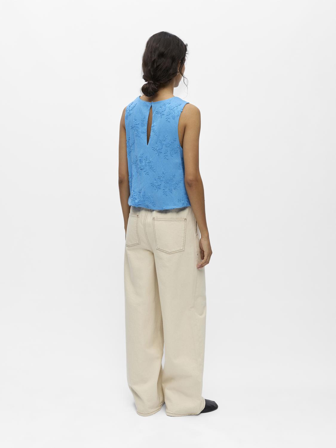 model_shot-back